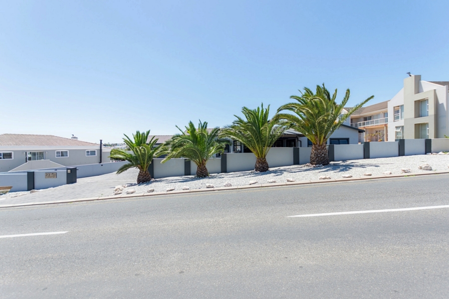 4 Bedroom Property for Sale in Myburgh Park Western Cape